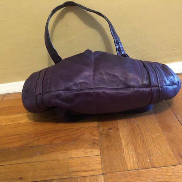 B Makowsky soft purple (eggplant) leather shoulder bag - Picture 6 of 8